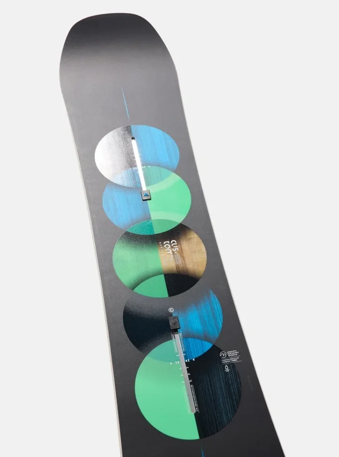 Burton Custom Smalls Camber snowboard for barn