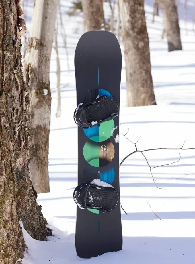 Burton Custom Smalls Camber snowboard for barn