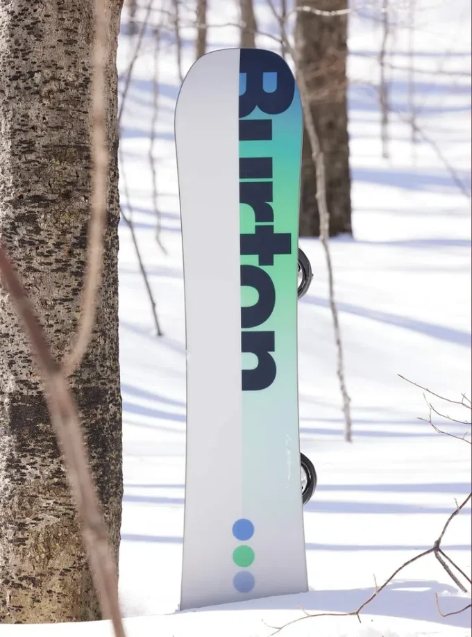 Burton Custom Smalls Camber snowboard for barn