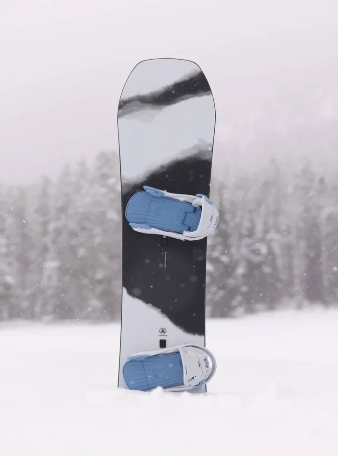 Burton Family Tree Hometown Hero Smalls Camber snowboard for barn