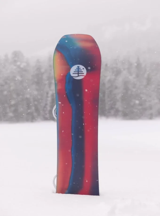 Burton Family Tree Hometown Hero Smalls Camber snowboard for barn