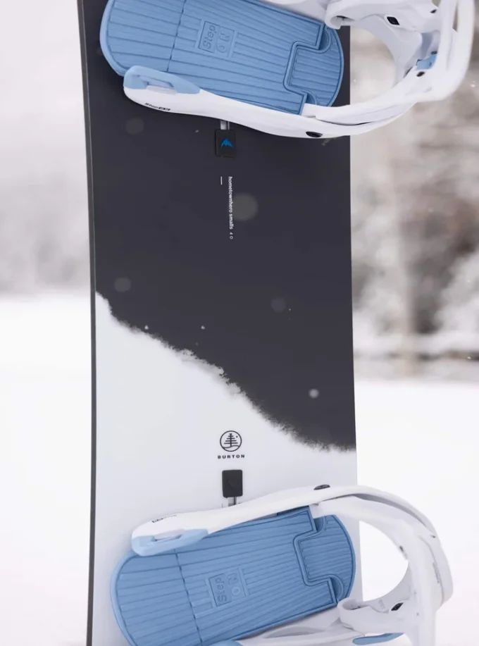 Burton Family Tree Hometown Hero Smalls Camber snowboard for barn