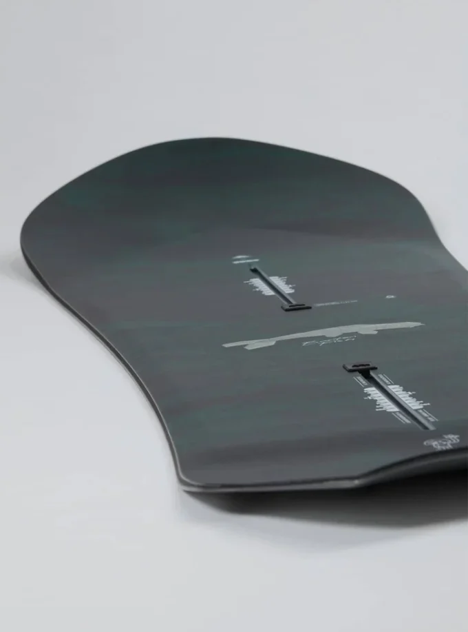 Burton Fish 3D Directional Flat Top snowboard for menn