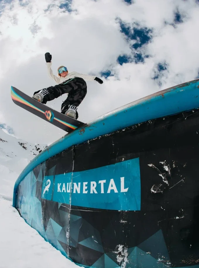 Burton Free Thinker Camber snowboard for menn