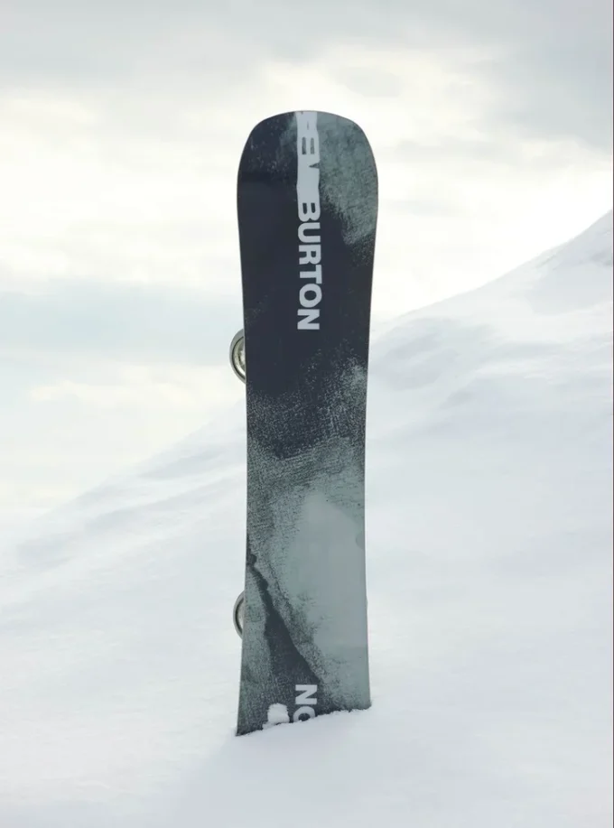 Burton Instigator PurePop Camber snowboard for menn Burton Instigator PurePop Camber snowboard for menn